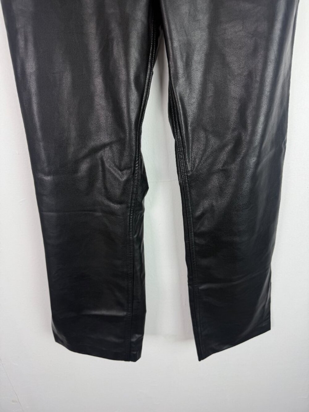 NWT Abercrombie & Fitch 90s Straight Ultra High Rise Vegan Leather Pant 27 SHORT - Picture 4 of 11